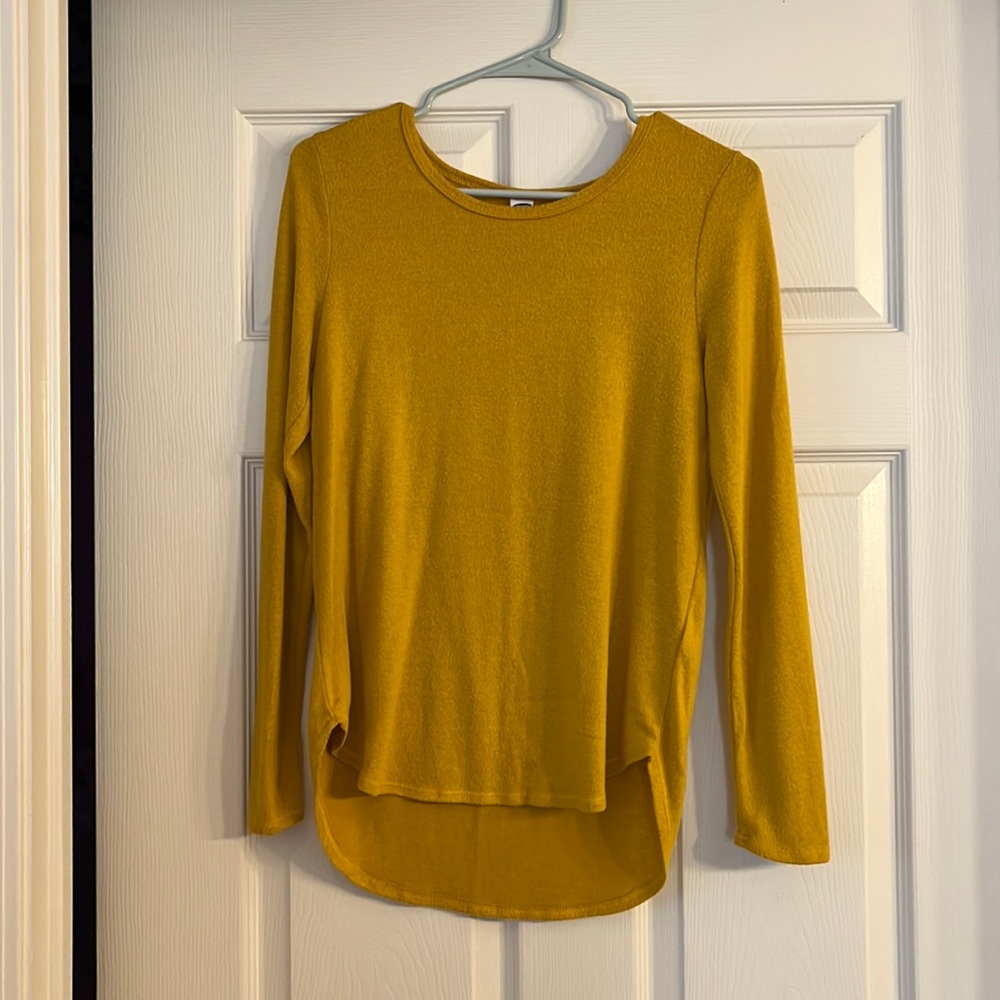 Lightweight old navy sweater worn once